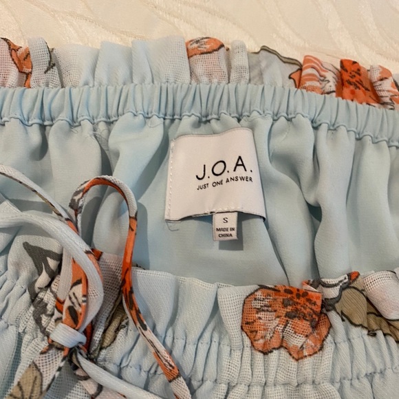 ‼️SOLD‼️Floral off the shoulder top! - Picture 3 of 3